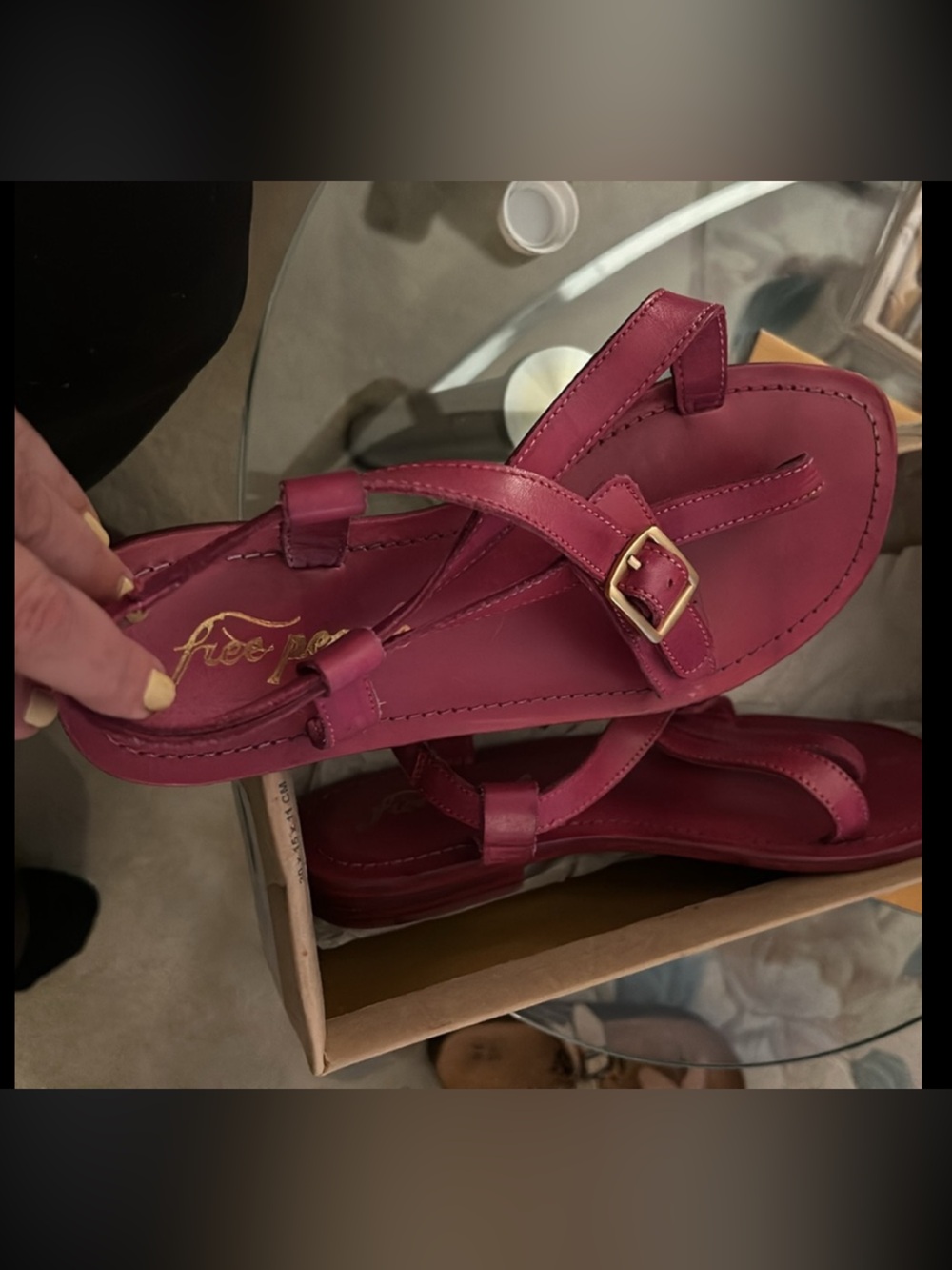 Pink La Risa Leather Flat Sandal size 38 
FREE PEOPLE, in DRAGONFRUIT 🐉 Color.